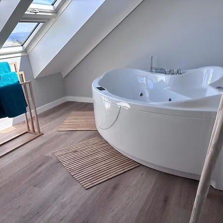 Rosa En Con Vistas Panoramicas A La Ria Noia