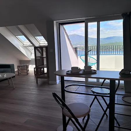 Rosa En Con Vistas Panoramicas A La Ria