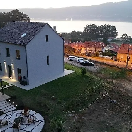 Rosa En Con Vistas Panoramicas A La Ria