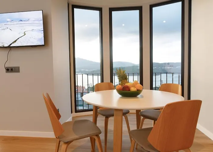 Rosa En Con Vistas Panoramicas A La Ria