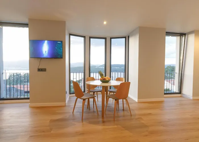 Rosa En Con Vistas Panoramicas A La Ria Noia